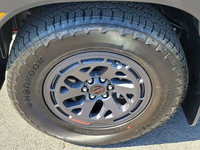Used 2025 Nissan Frontier Pro-X RWD image 8