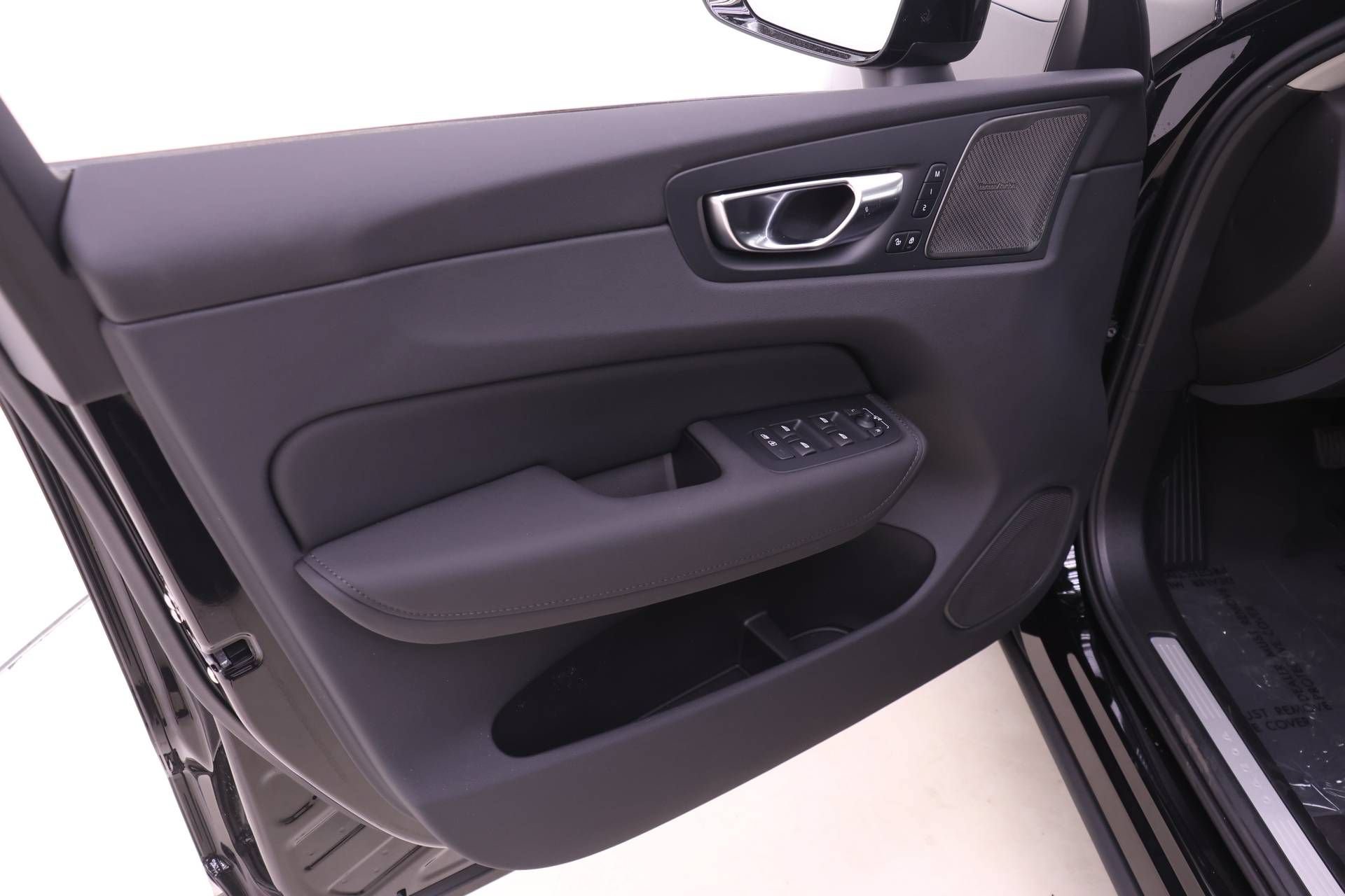 New 2026 Volvo XC60 B5 Plus w/ Protection Package Premier AWD/4WD image 11