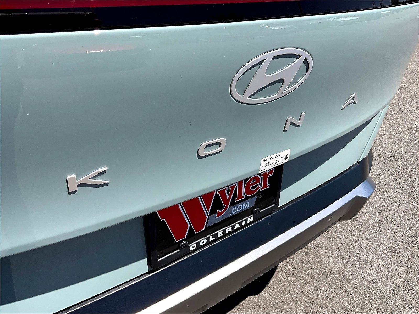 Used 2024 Hyundai Kona Limited AWD/4WD image 24