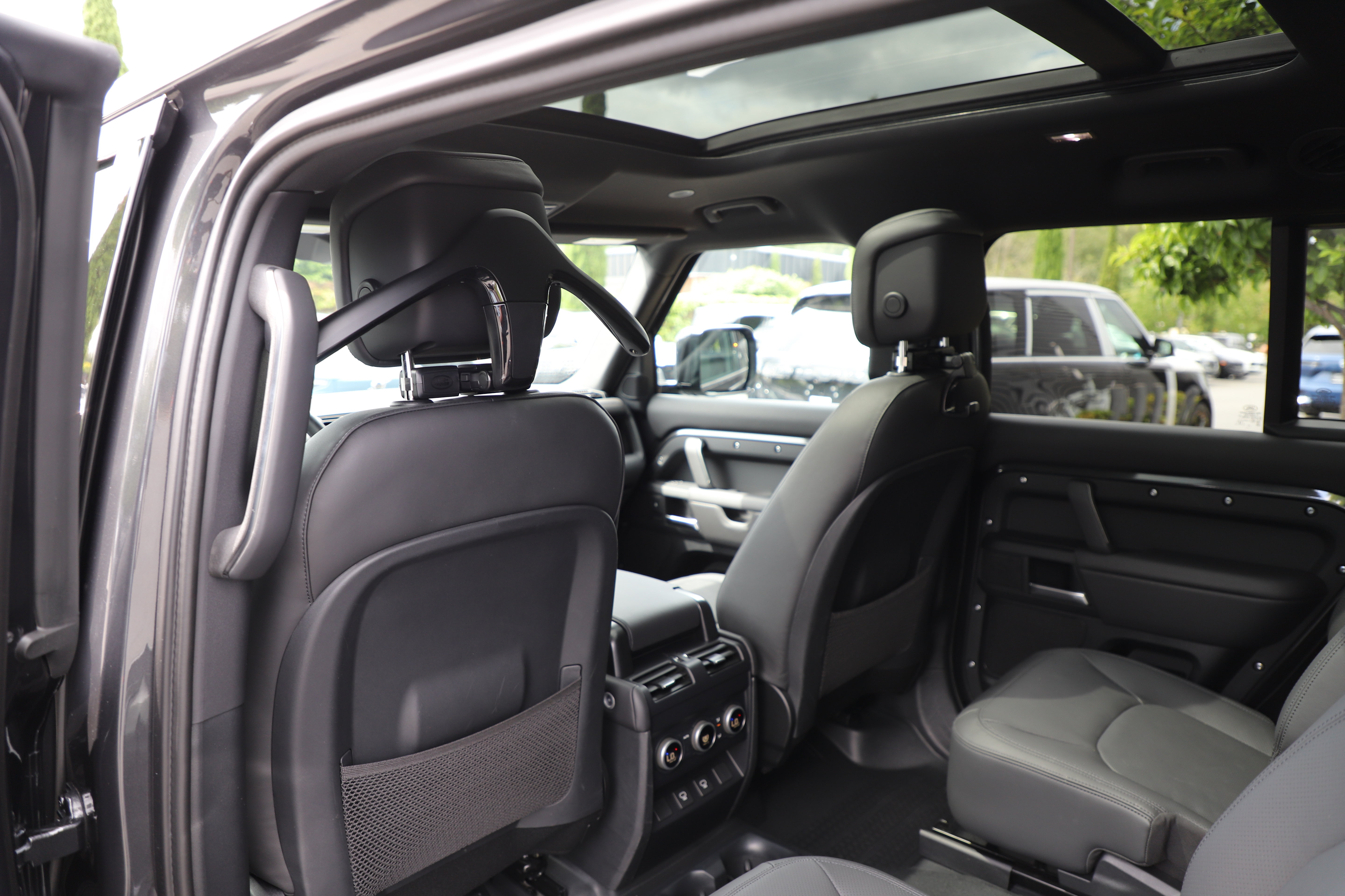 Certified 2025 Land Rover Defender 130 X-Dynamic SE AWD/4WD image 15