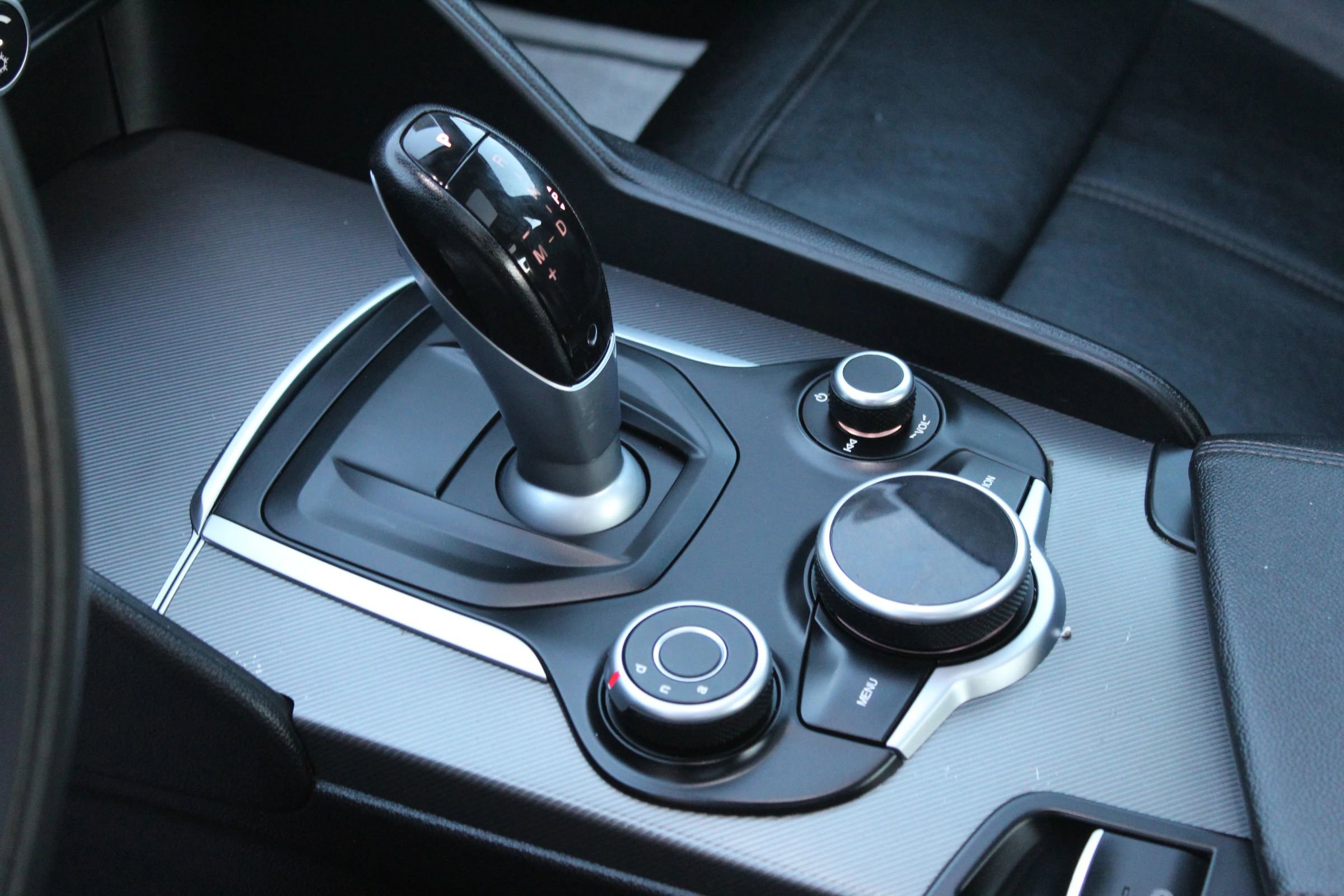 Used 2017 Alfa Romeo Giulia Sedan 4D image 24