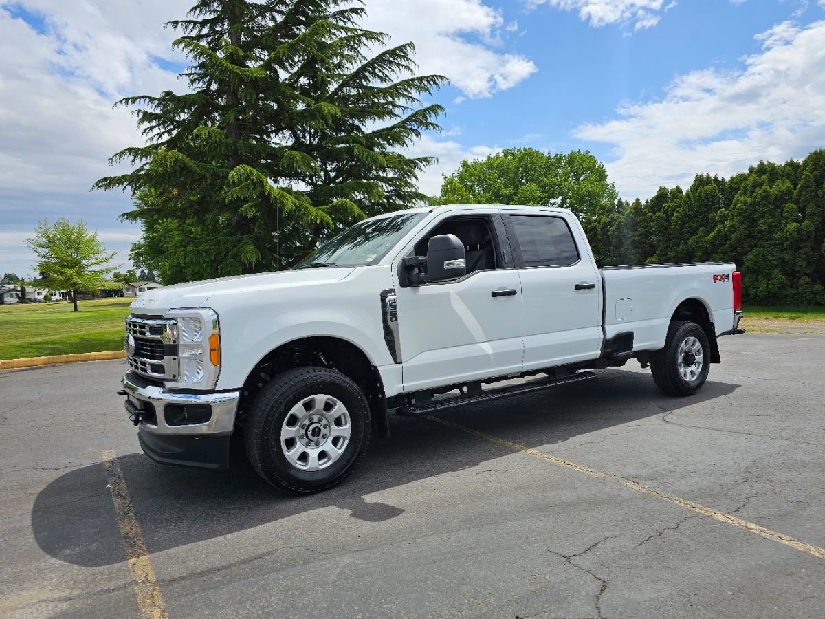Used 2023 Ford F350 XLT w/ FX4 Off-Road Package image 2
