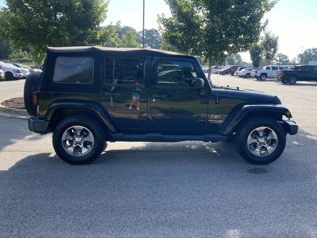 Used 2018 Jeep Wrangler Unlimited Sahara w/ Connectivity Group AWD/4WD image 2