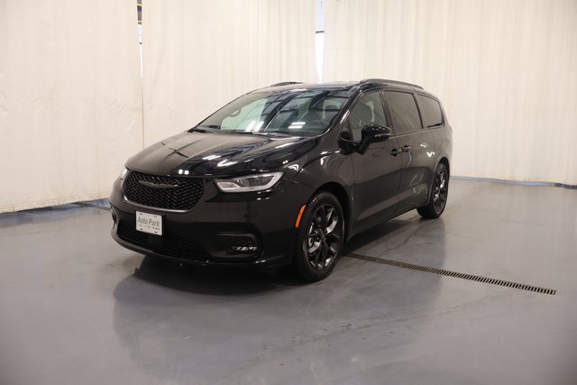 New 2026 Chrysler Pacifica Select image 4