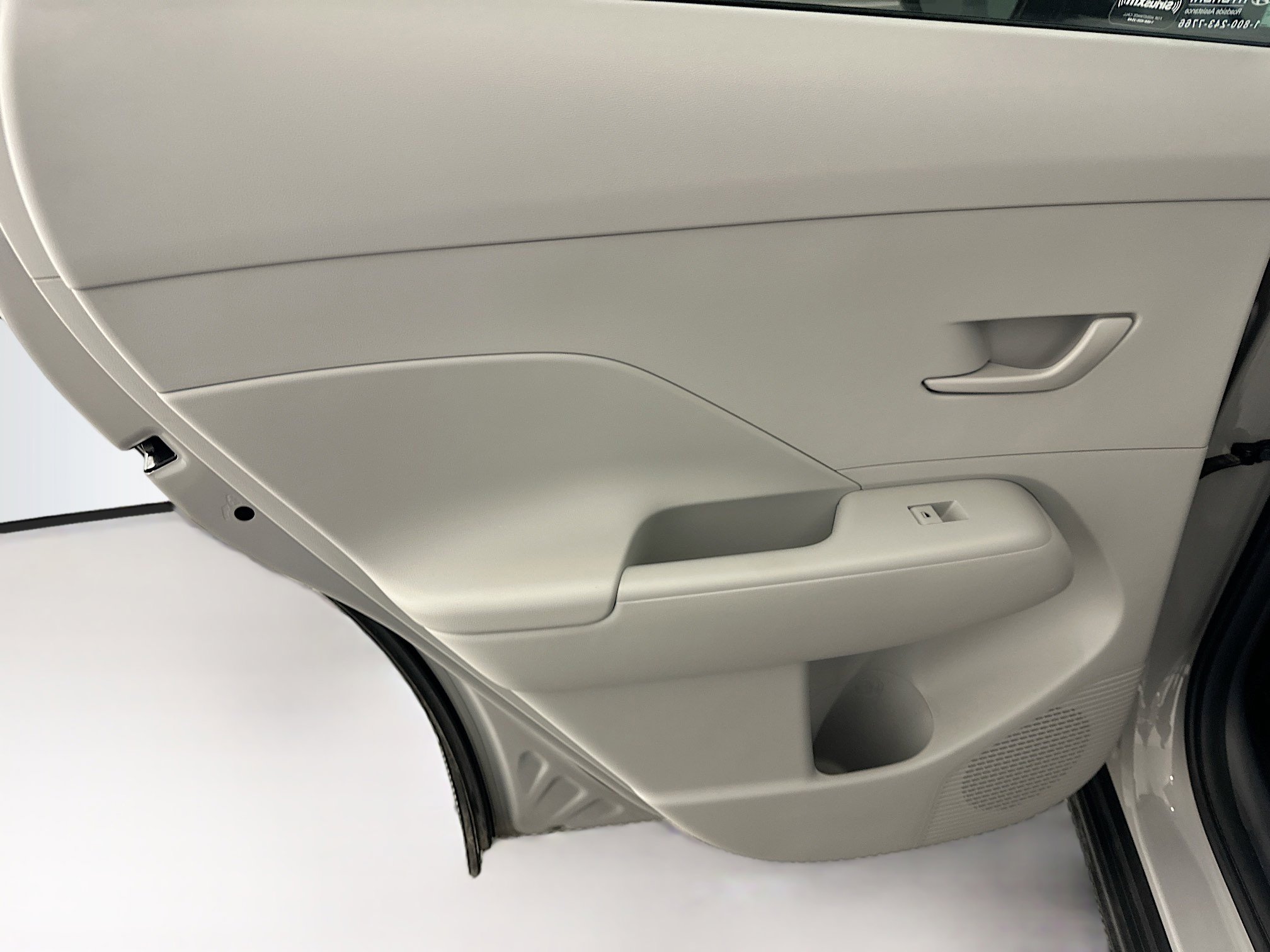 Used 2025 Hyundai Kona SEL image 26