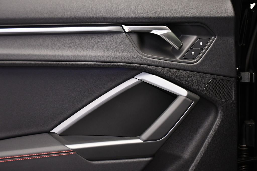 Used 2025 Audi Q3 2.0T Premium Plus w/ Premium Plus Package image 42