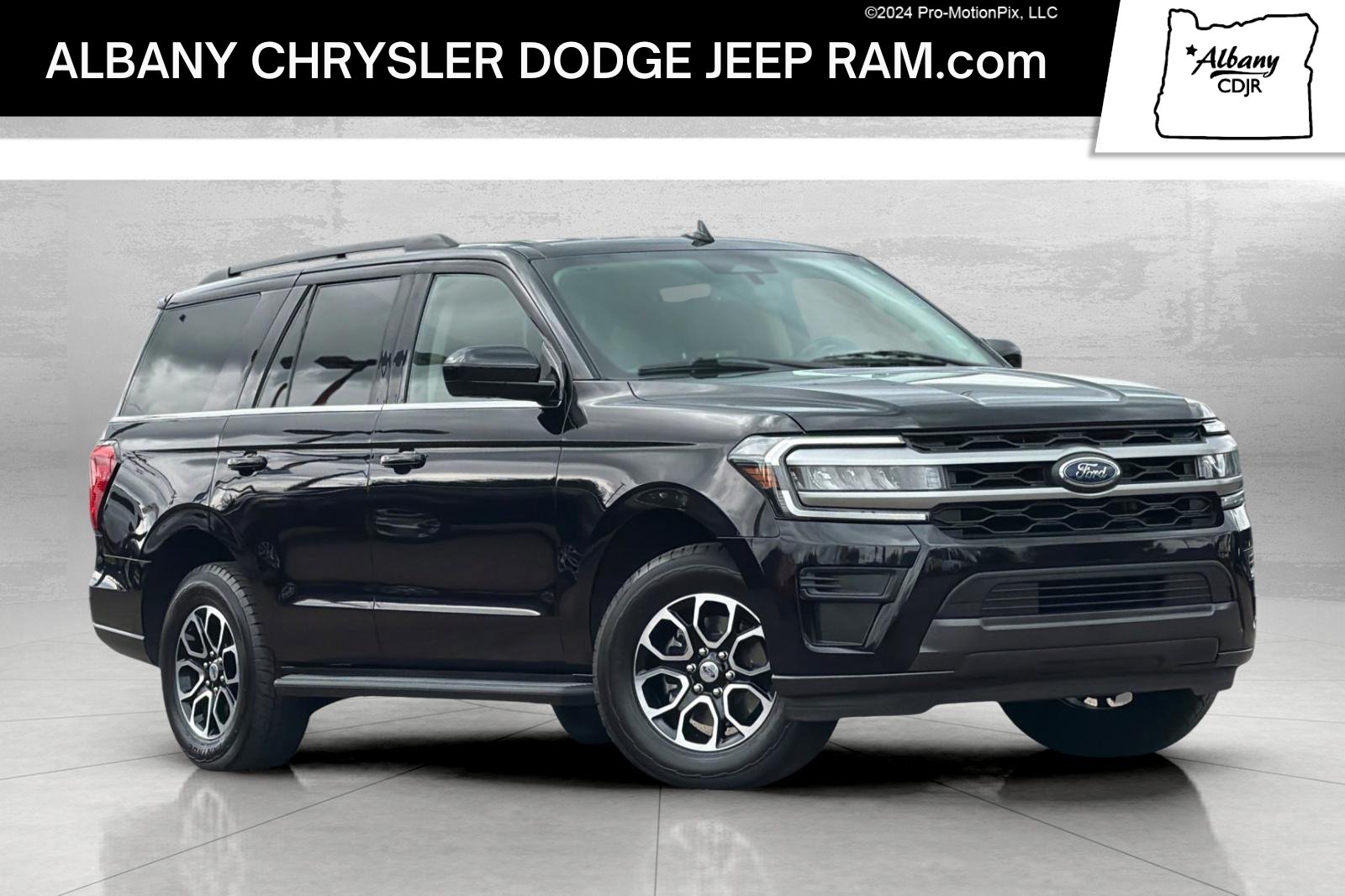 Used 2024 Ford Expedition XLT AWD/4WD image 1