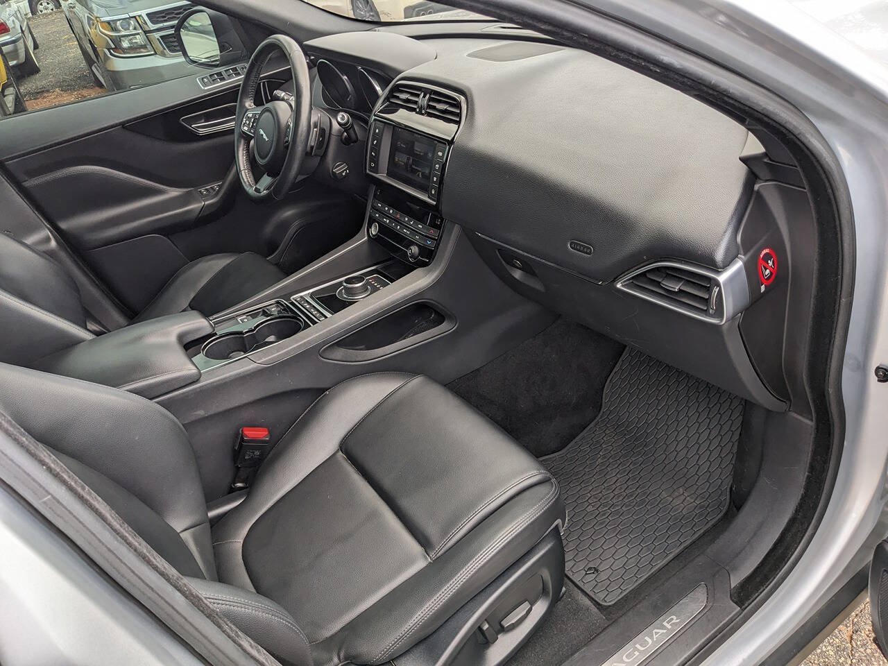 Used 2017 Jaguar F-PACE Premium AWD/4WD image 13