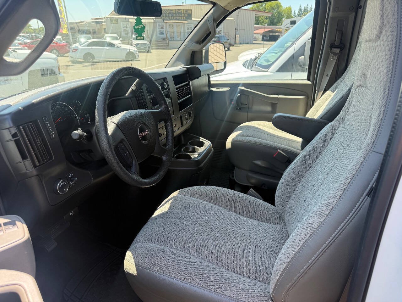 Used 2019 GMC Savana 3500 Extended w/ Driver Convenience Package RWD image 13