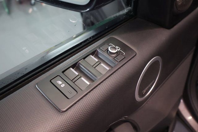 Used 2021 Land Rover Discovery S R-Dynamic image 8