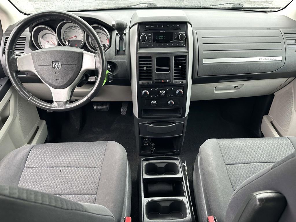 Used 2010 Dodge Grand Caravan Hero image 15