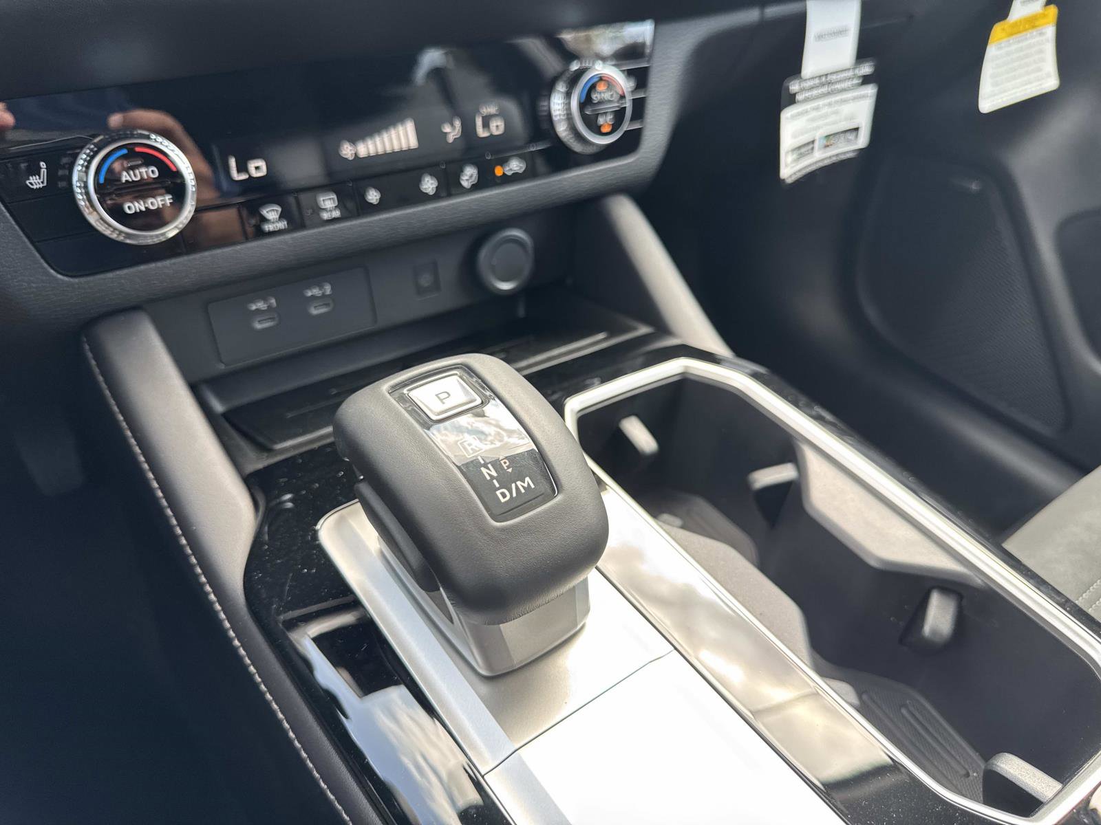 New 2025 Mitsubishi Outlander SE image 24