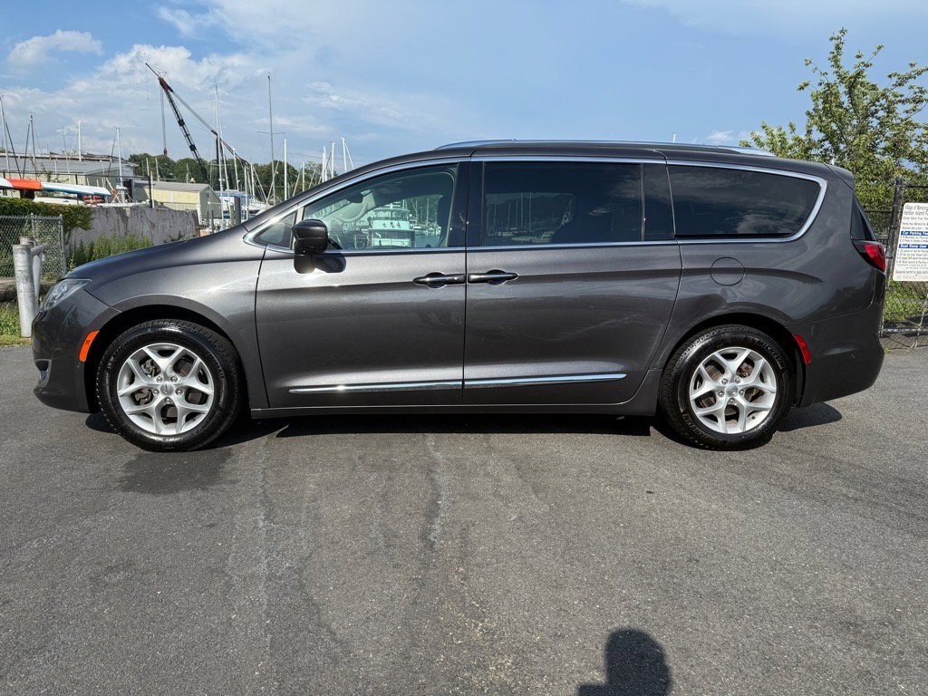 Certified 2019 Chrysler Pacifica Touring-L Plus w/ Advanced Safetytec Group image 3