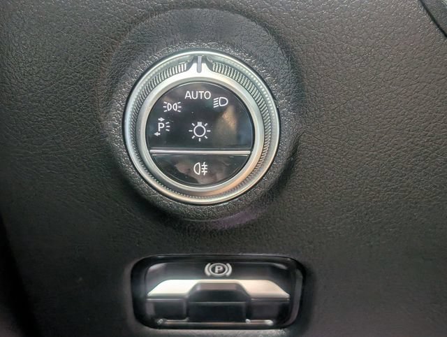 Used 2024 Mercedes-Benz C 300 Sedan image 14