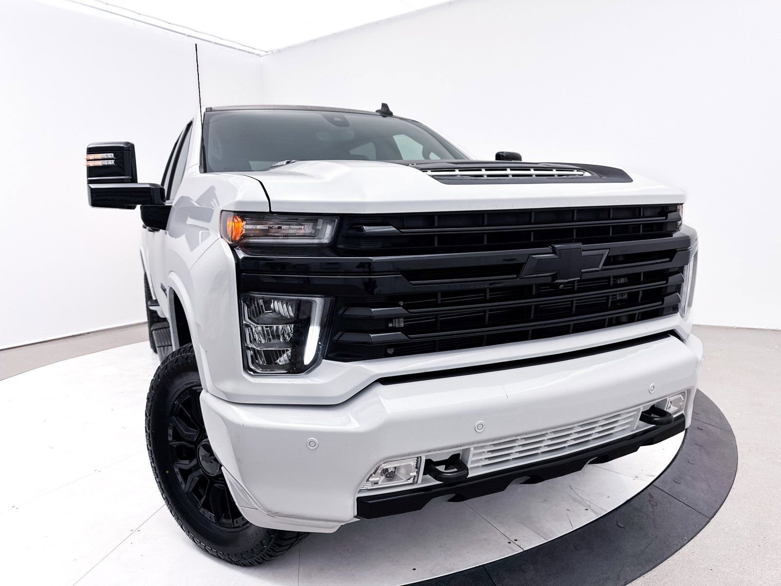 Used 2022 Chevrolet Silverado 2500 High Country w/ Z71 Off-Road Package image 21