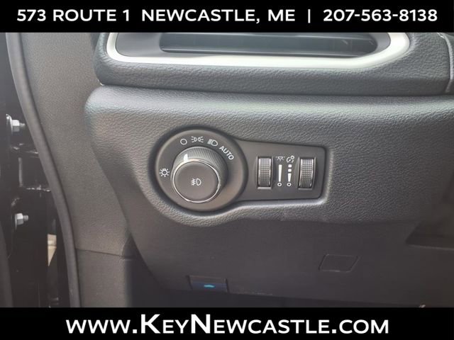 New 2025 Chrysler Pacifica Select w/ Fav Edition Package FWD image 9