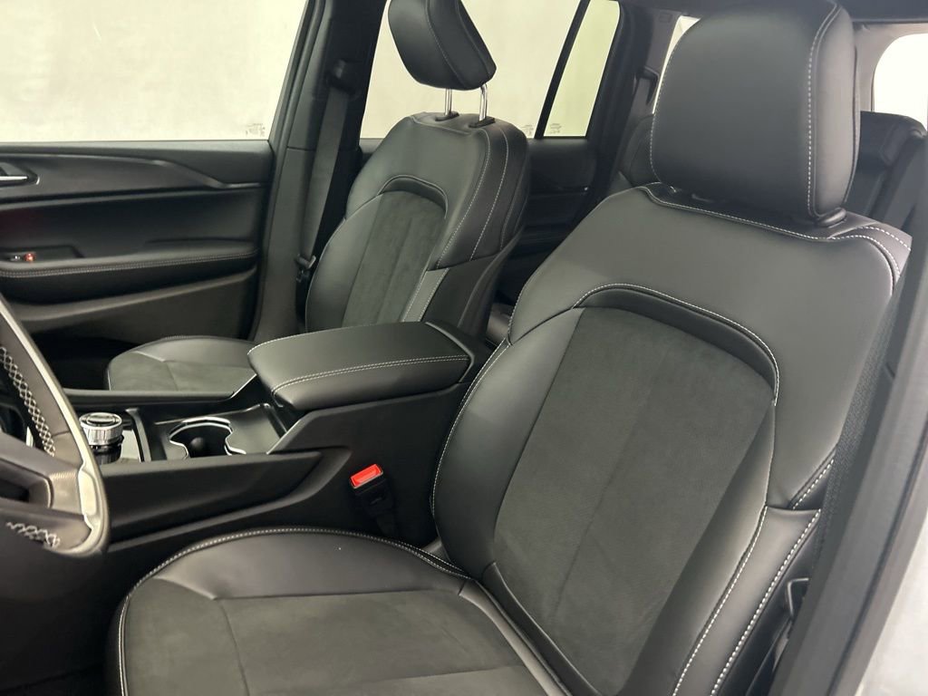 New 2025 Jeep Grand Cherokee Altitude AWD/4WD image 24