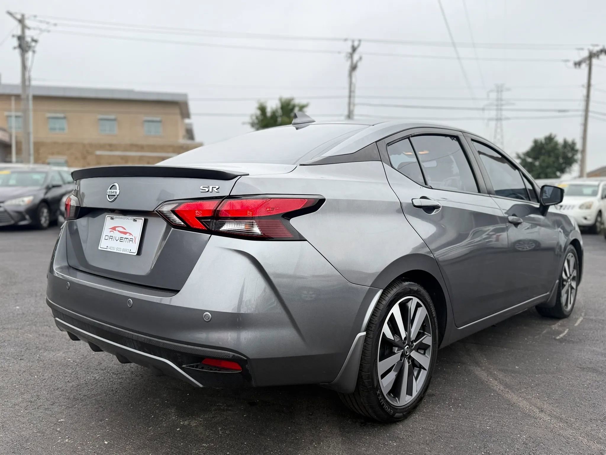 Used 2020 Nissan Versa SR FWD image 4