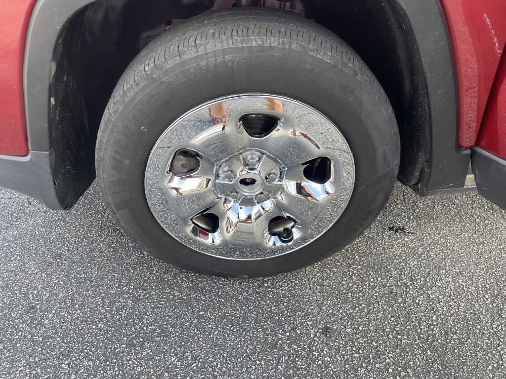 Used 2017 Jeep Cherokee Sport image 18