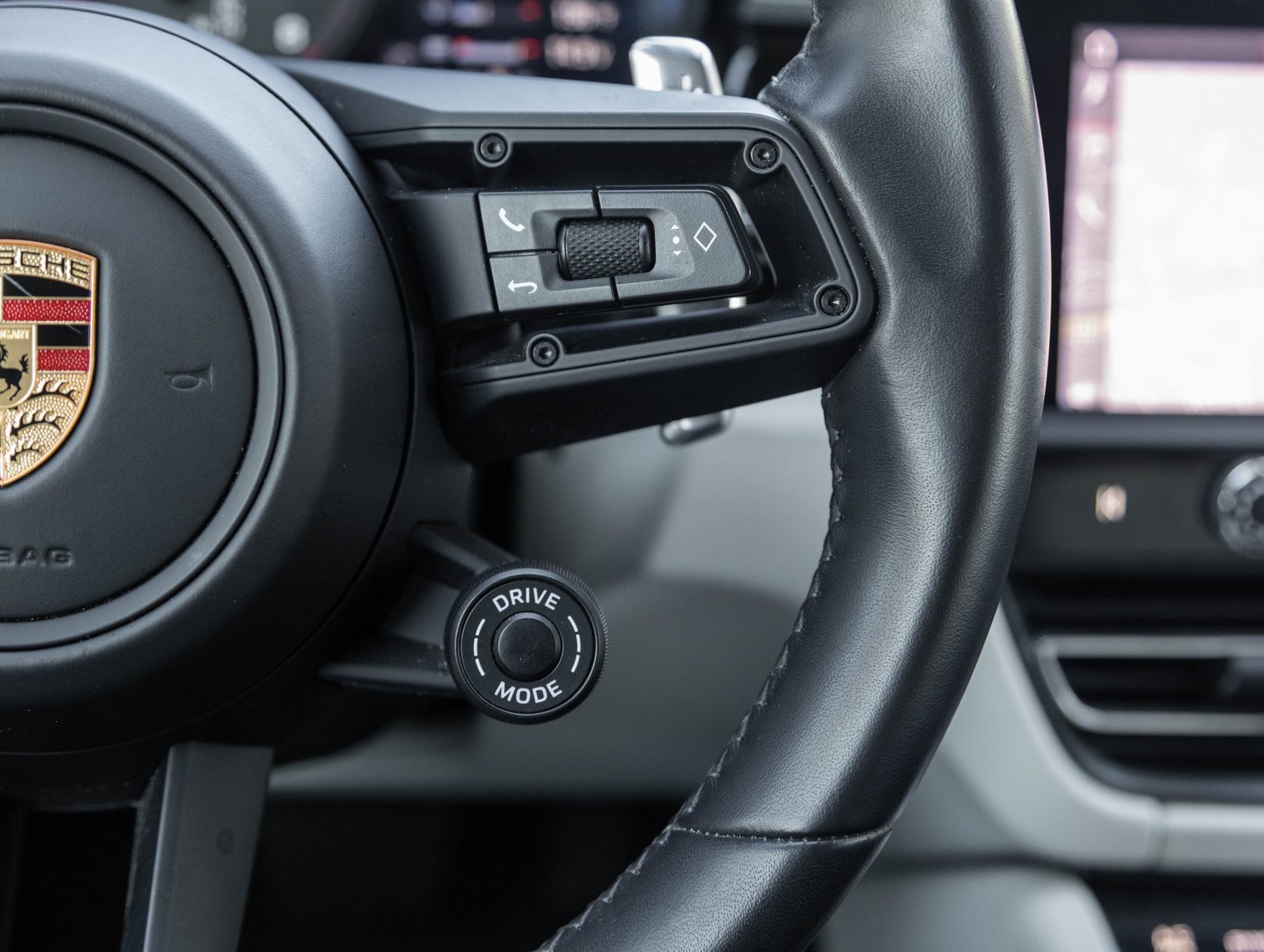 Used 2024 Porsche Macan Turbo image 16