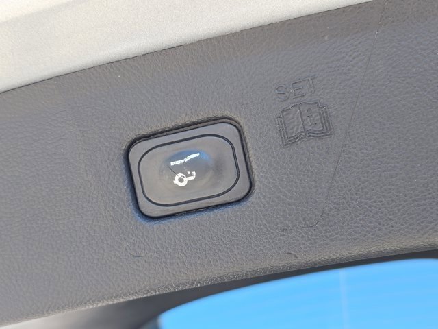 Used 2024 Ford Edge Titanium image 10