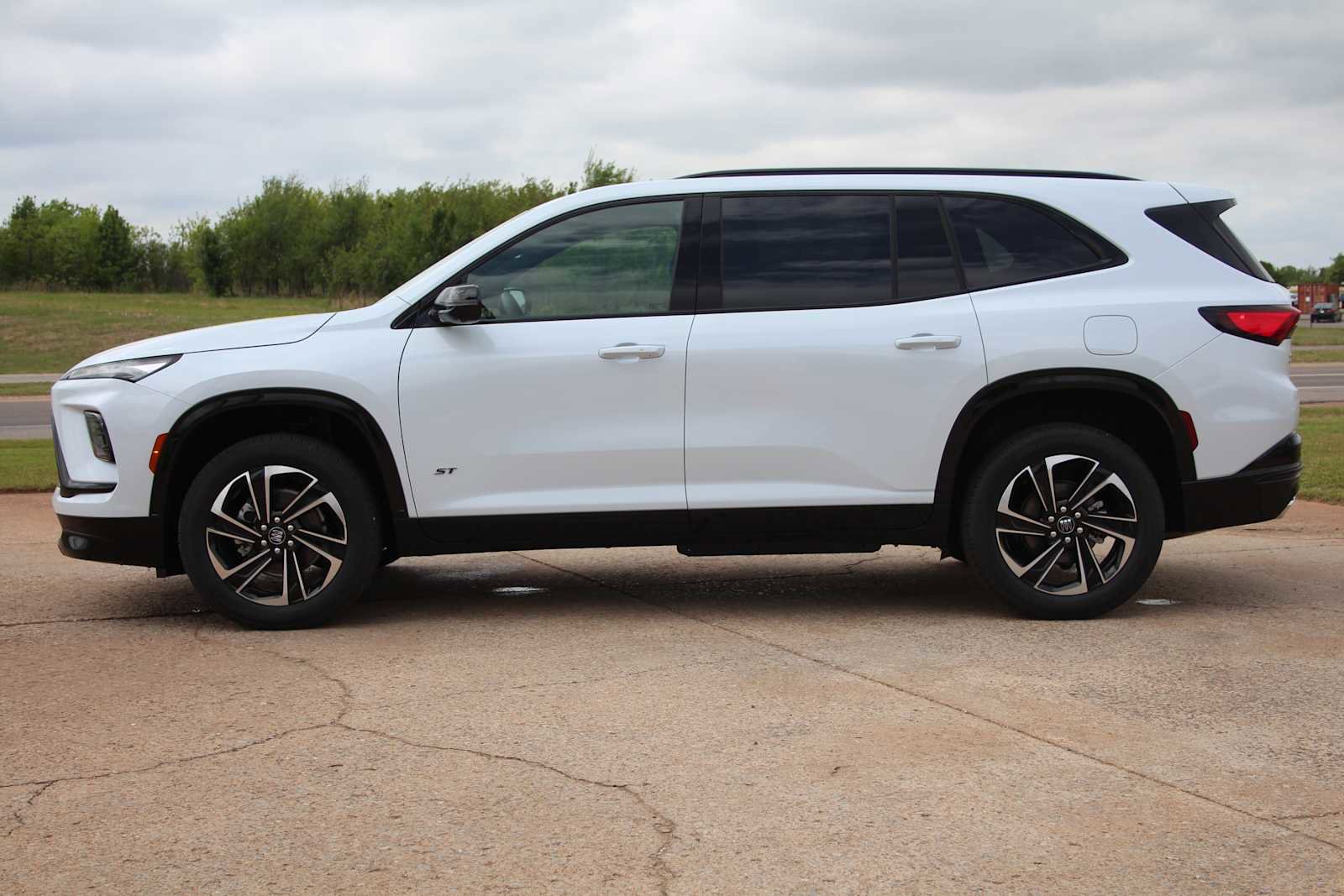 New 2026 Buick Enclave Sport Touring w/ Power Package image 7