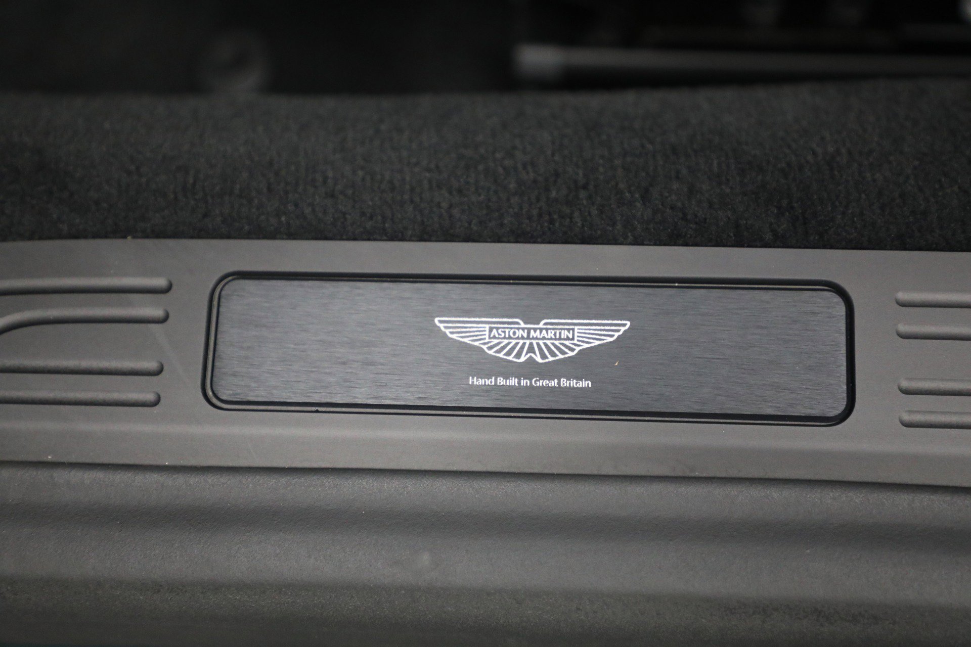 Used 2025 Aston Martin V8 Vantage Coupe image 16