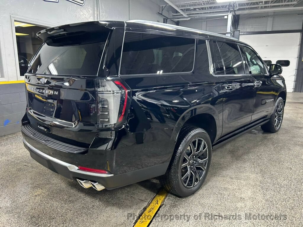 Used 2025 Chevrolet Suburban High Country AWD/4WD image 3