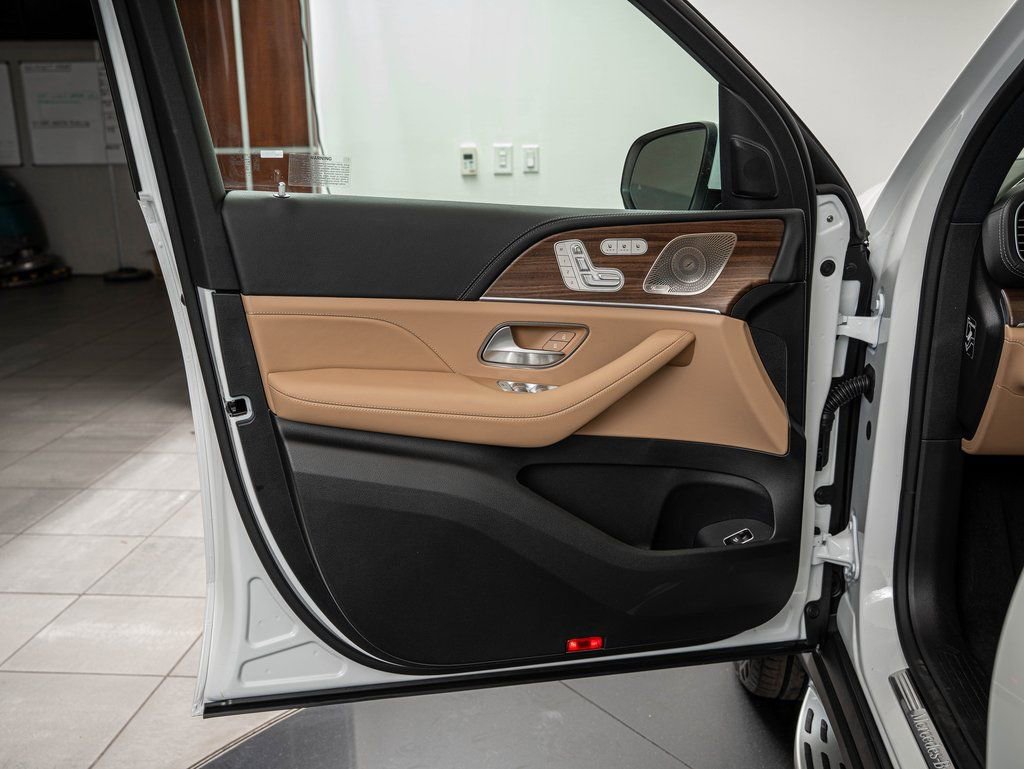 New 2026 Mercedes-Benz GLS 580 4MATIC image 19