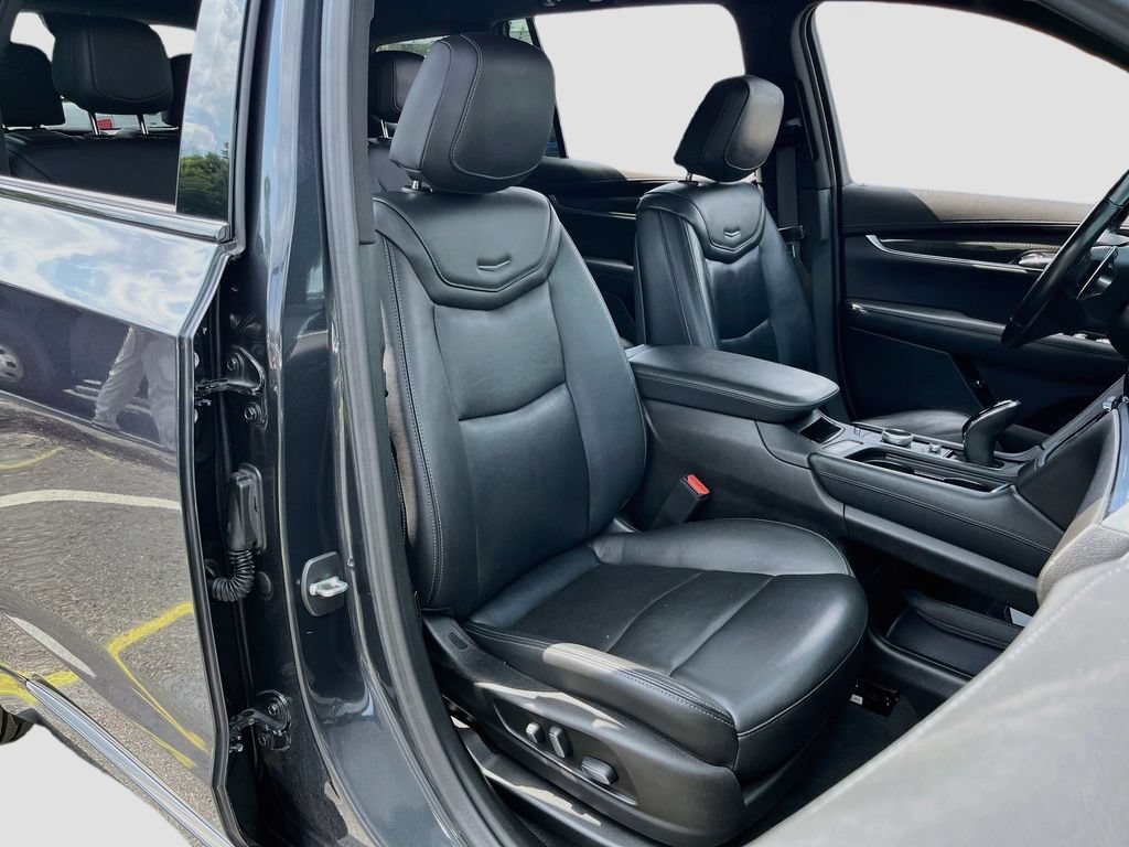 Used 2023 Cadillac XT6 Sport w/ Technology Package AWD/4WD image 31