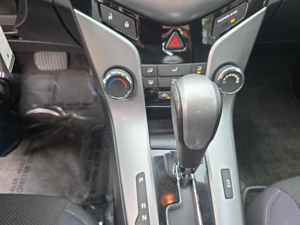 Used 2013 Chevrolet Cruze LT w/ Technology Package image 14
