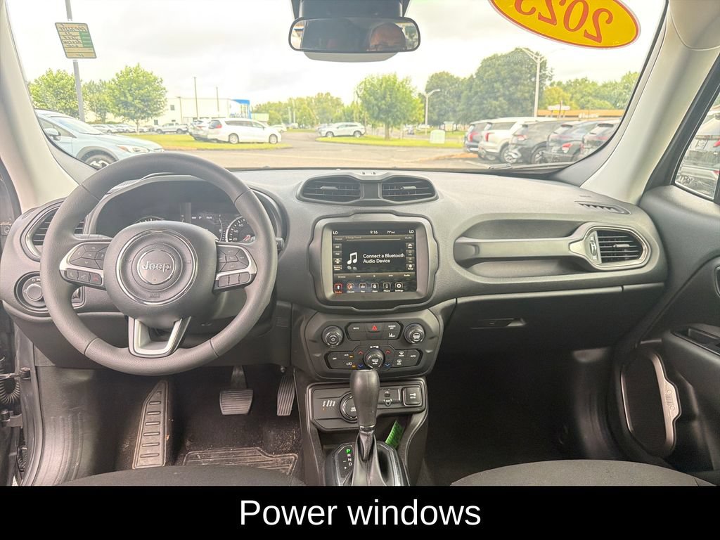 Used 2023 Jeep Renegade Latitude AWD/4WD image 14