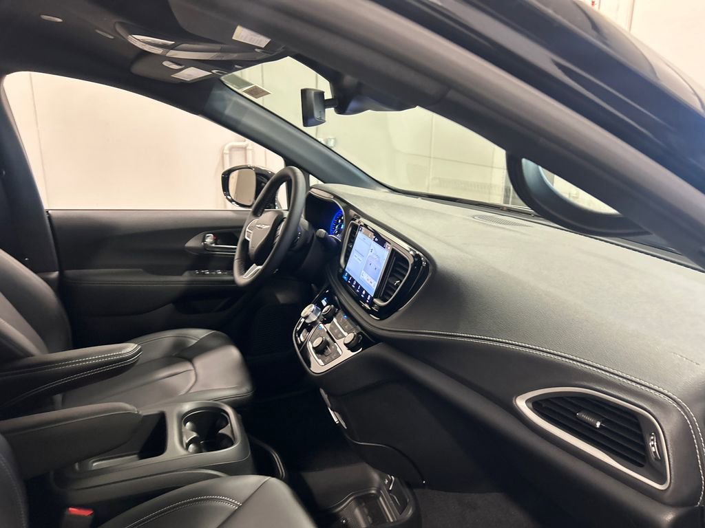 New 2026 Chrysler Pacifica Select FWD image 34
