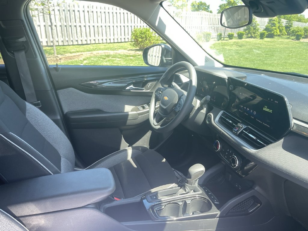 Used 2025 Chevrolet TrailBlazer LT AWD/4WD image 38