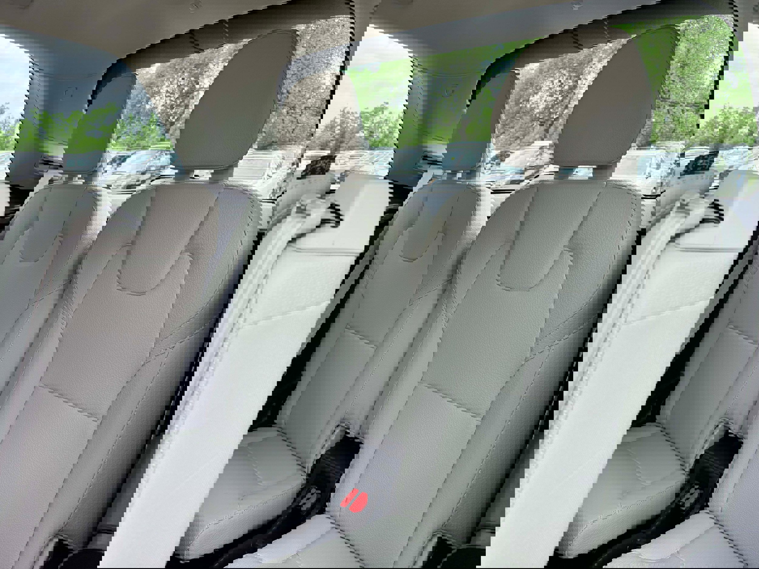 Certified 2022 Volvo XC90 T6 Momentum image 16