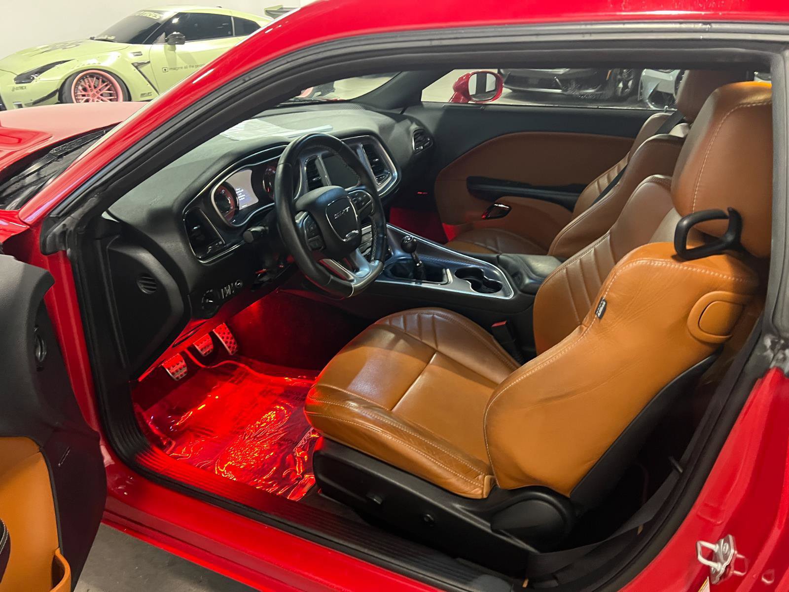 Used 2015 Dodge Challenger SRT Hellcat RWD image 10