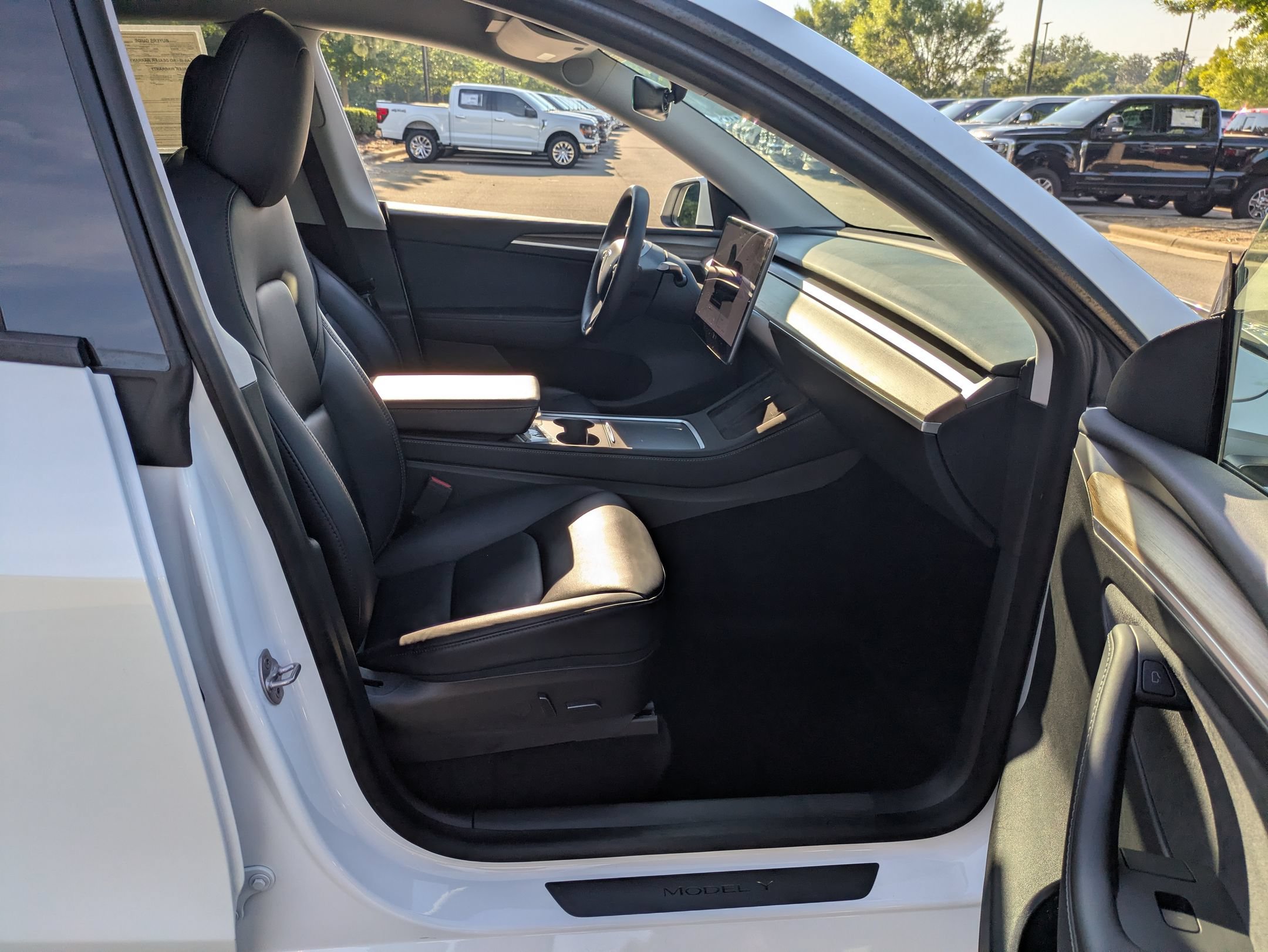 Used 2023 Tesla Model Y Long Range AWD/4WD image 32
