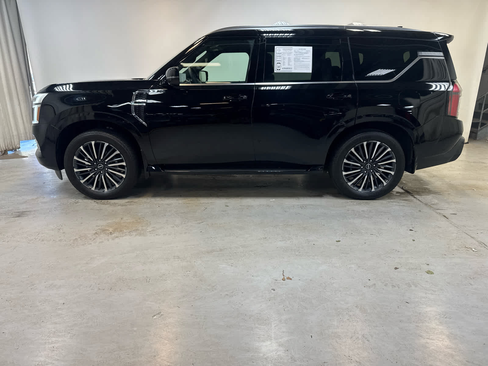 Certified 2026 Nissan Armada Platinum Reserve AWD/4WD image 8