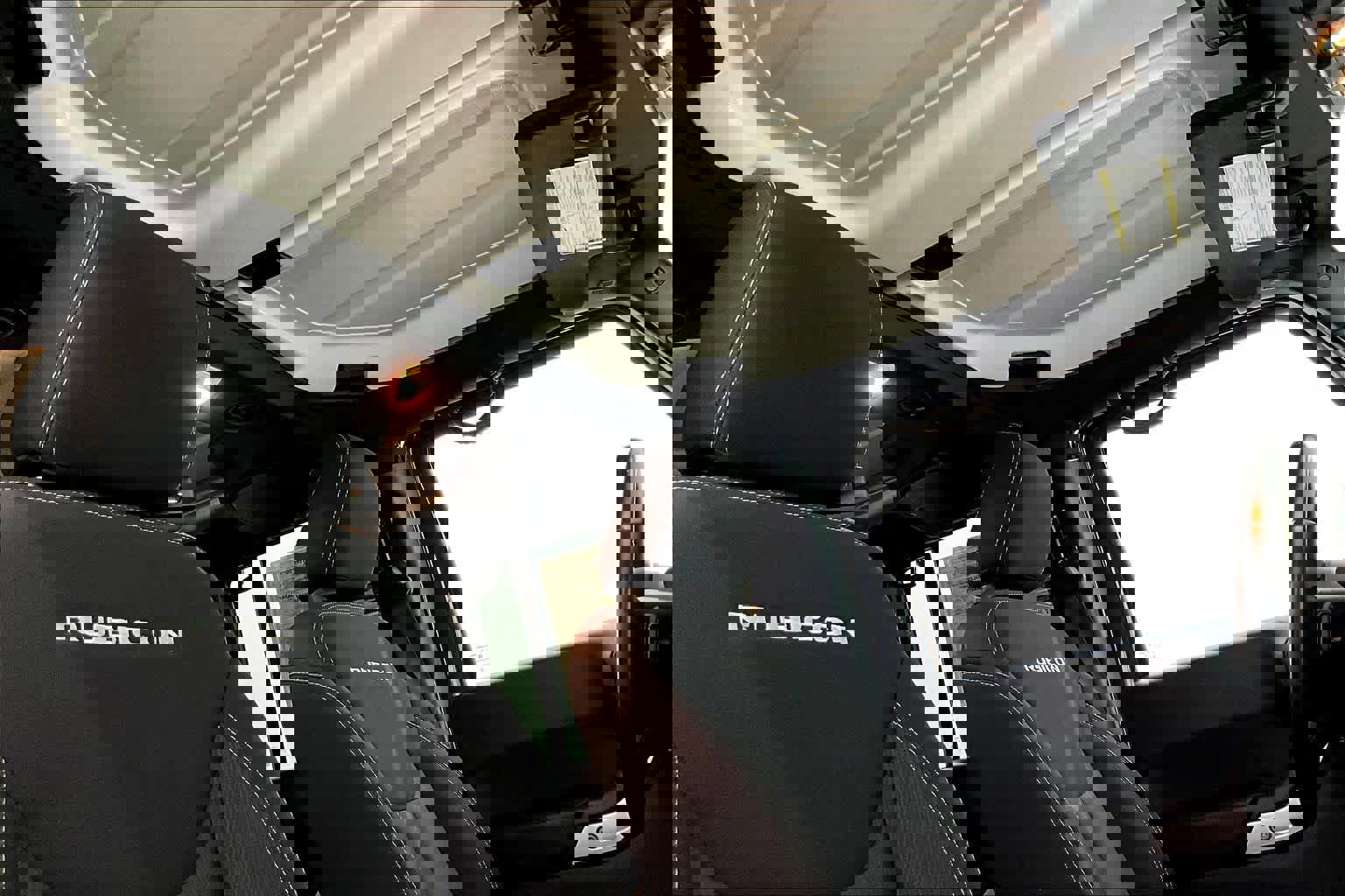 Used 2017 Jeep Wrangler Unlimited Rubicon w/ Connectivity Group image 14