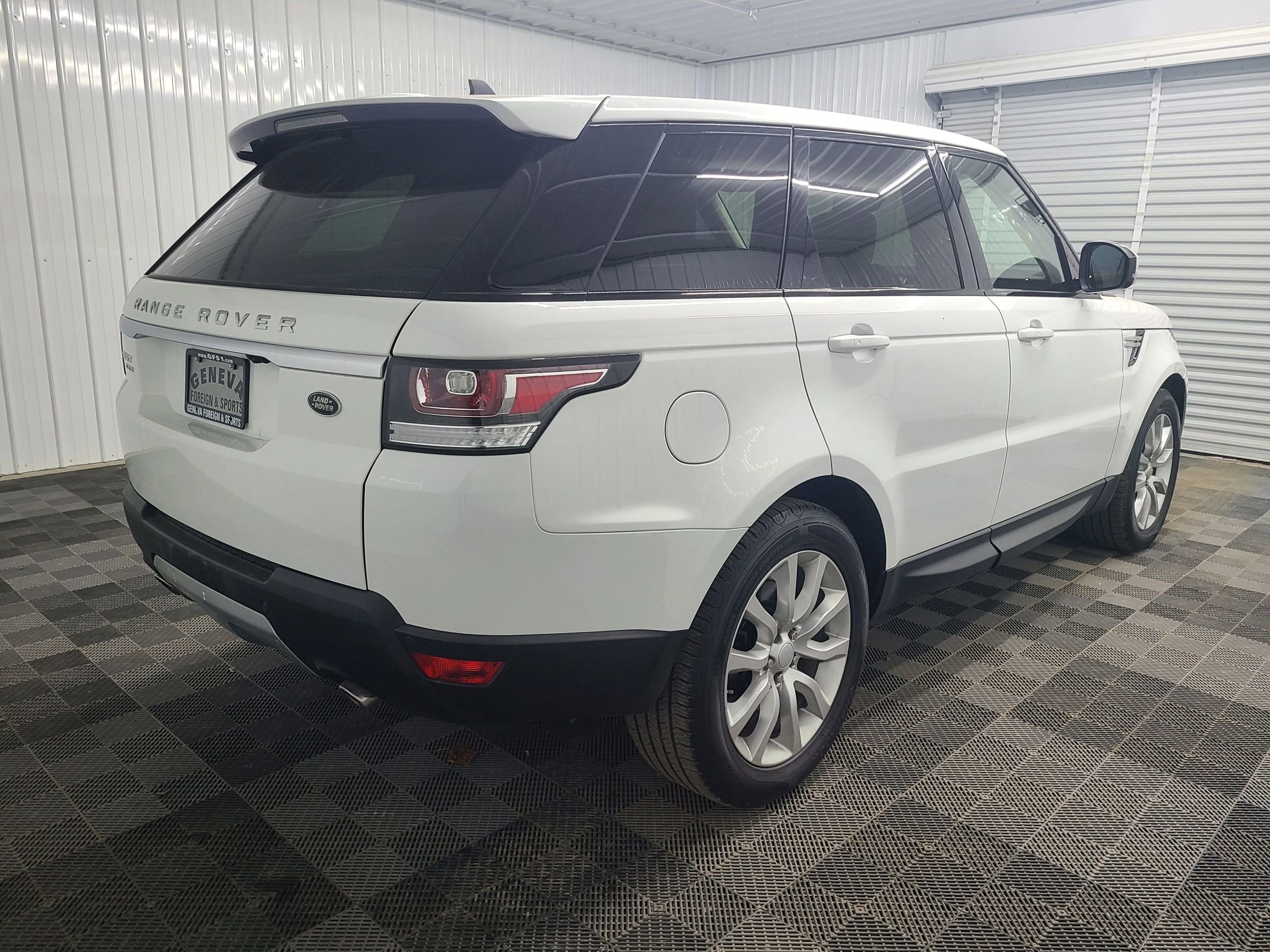 Used 2016 Land Rover Range Rover Sport HSE image 11