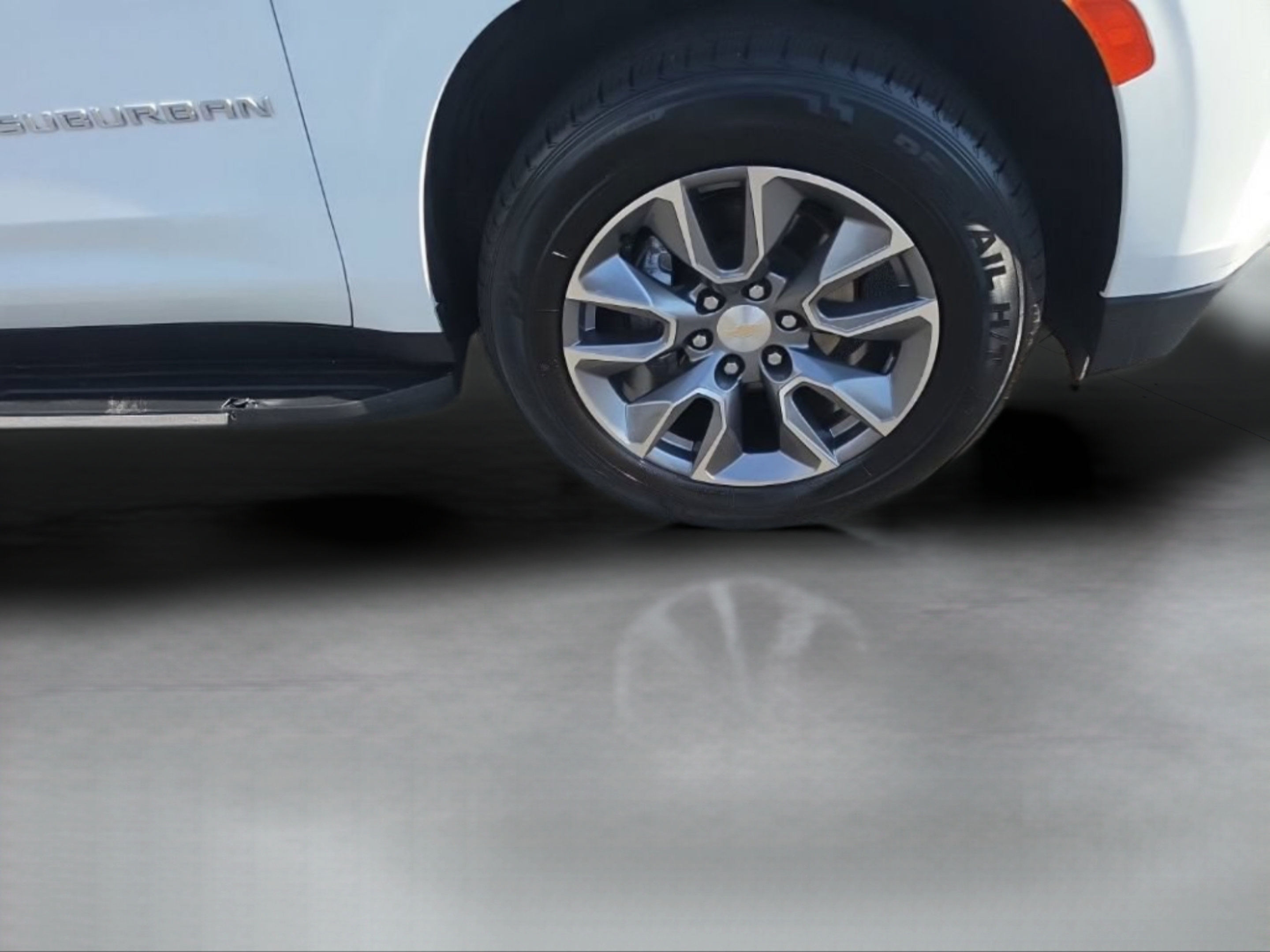 Used 2023 Chevrolet Suburban Premier AWD/4WD image 17
