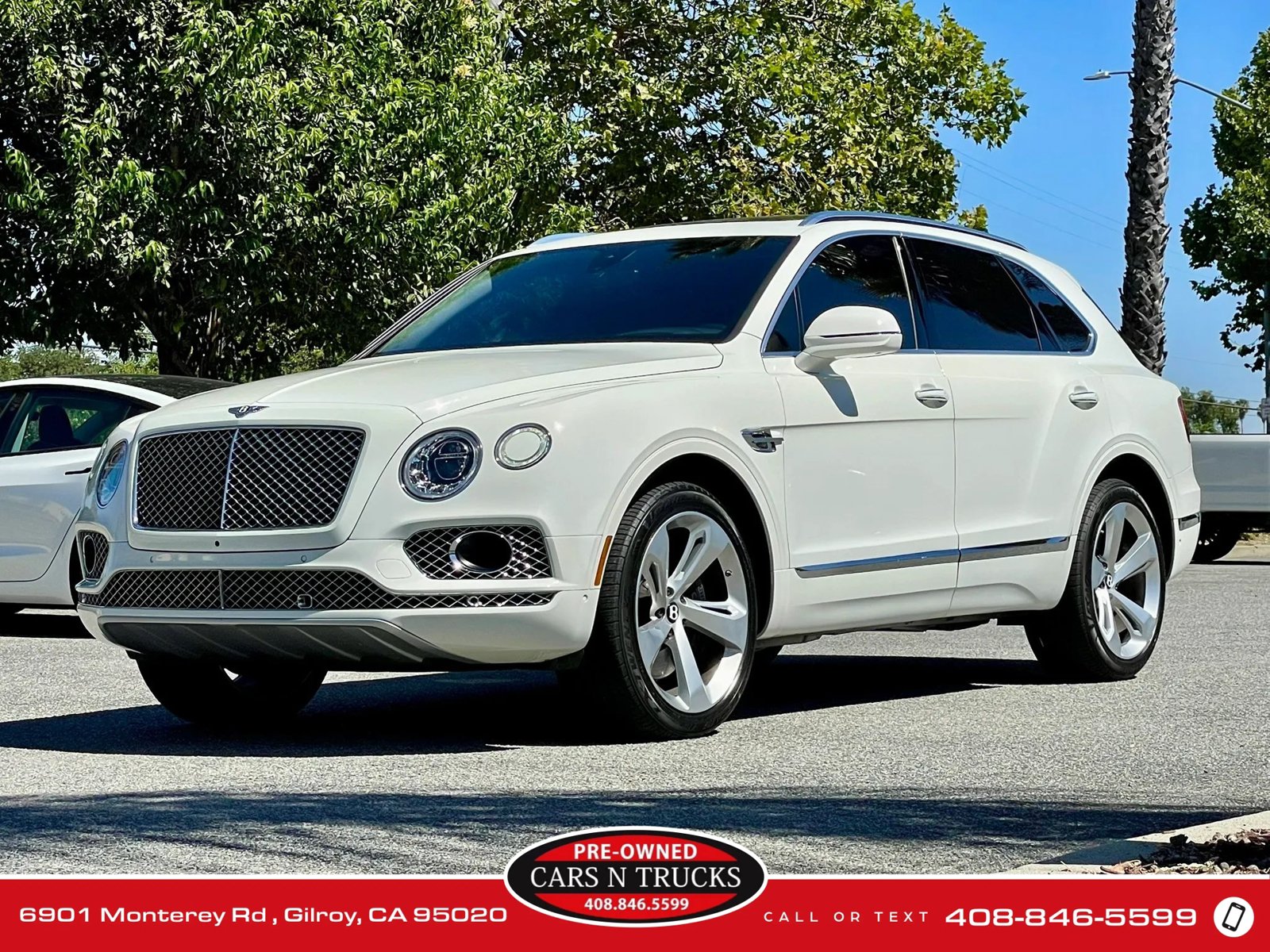 Used 2018 Bentley Bentayga AWD/4WD image 46
