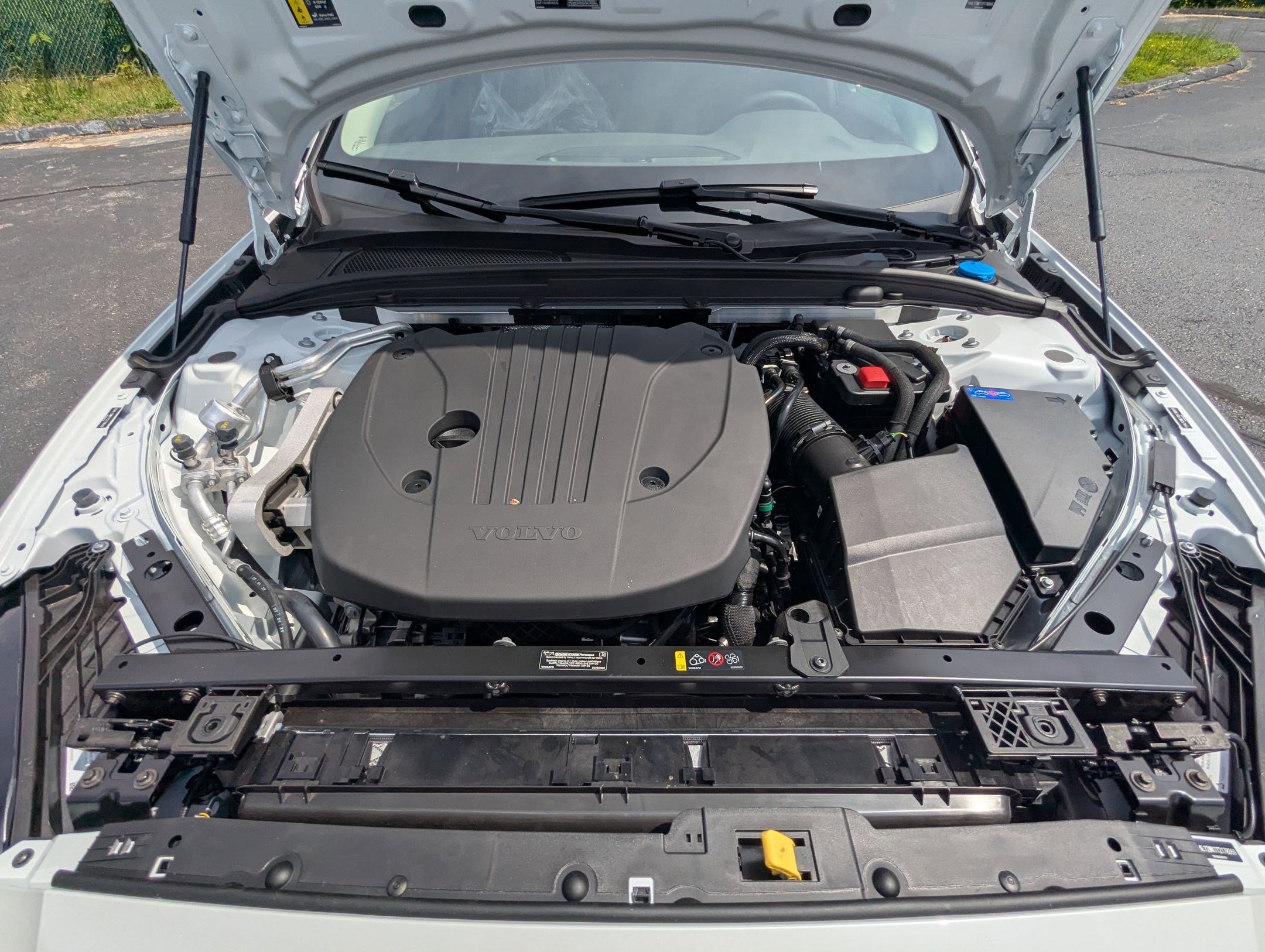 New 2026 Volvo V60 B5 Cross Country Plus w/ Protection Package Premier image 24