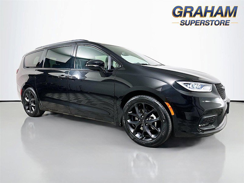 Used 2025 Chrysler Pacifica Limited image 1