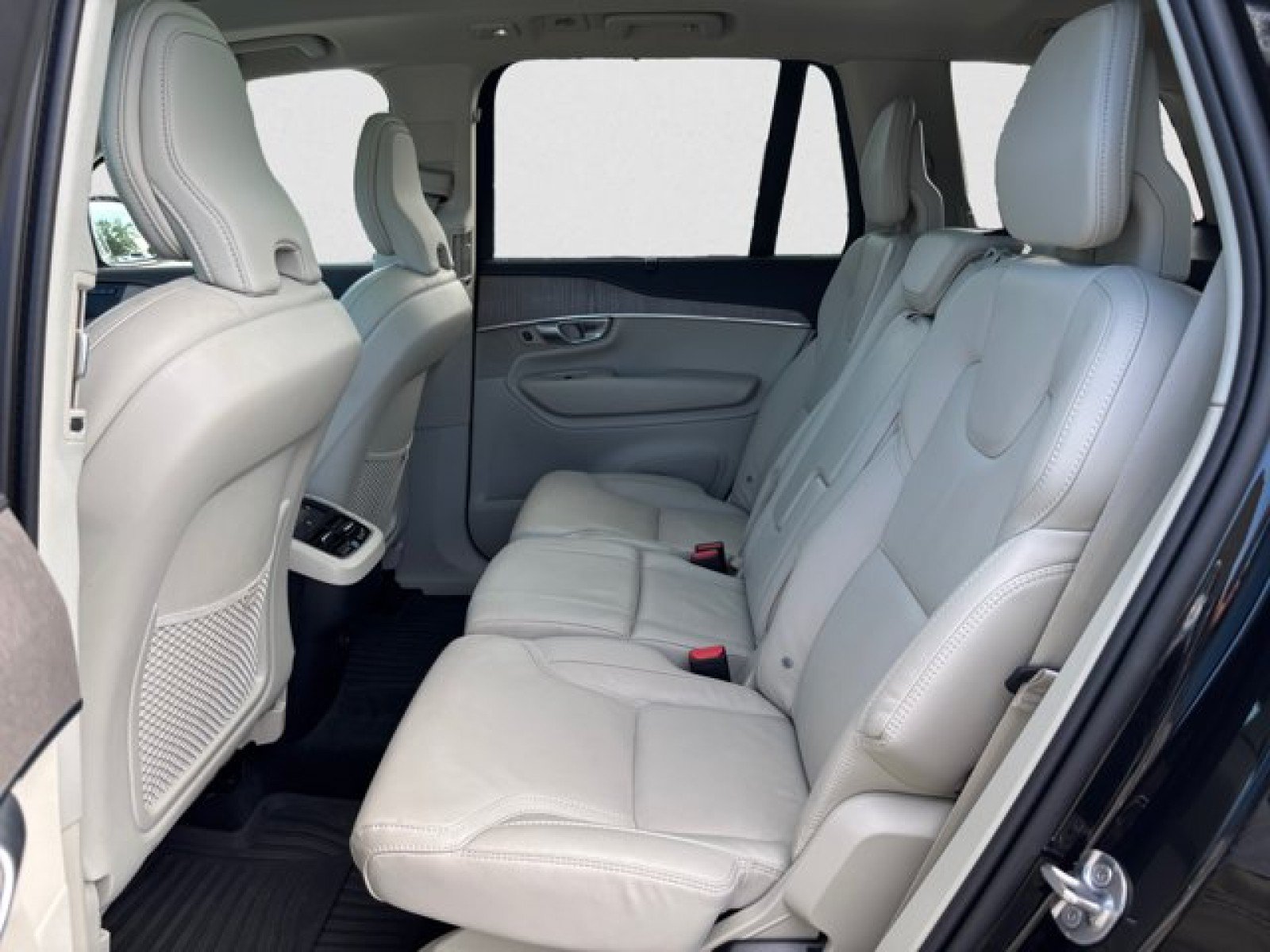 Used 2023 Volvo XC90 B6 Ultimate w/ Protection Package AWD/4WD image 18