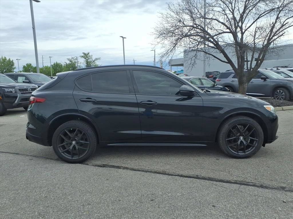 Used 2020 Alfa Romeo Stelvio Ti Sport w/ Quick Order Package 22S Sport AWD/4WD image 9