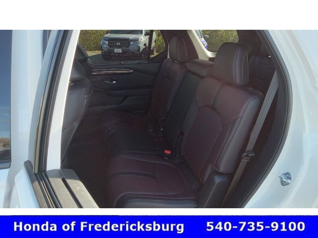 Used 2025 Honda Pilot Black Edition image 30