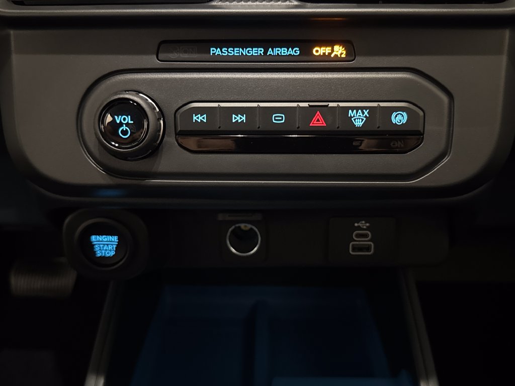 New 2026 Ford Maverick XLT w/ XLT Luxury Package FWD image 12