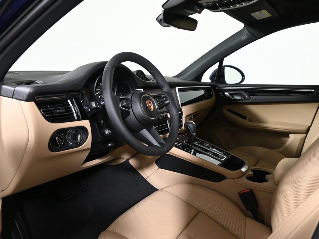 New 2026 Porsche Macan AWD/4WD image 4