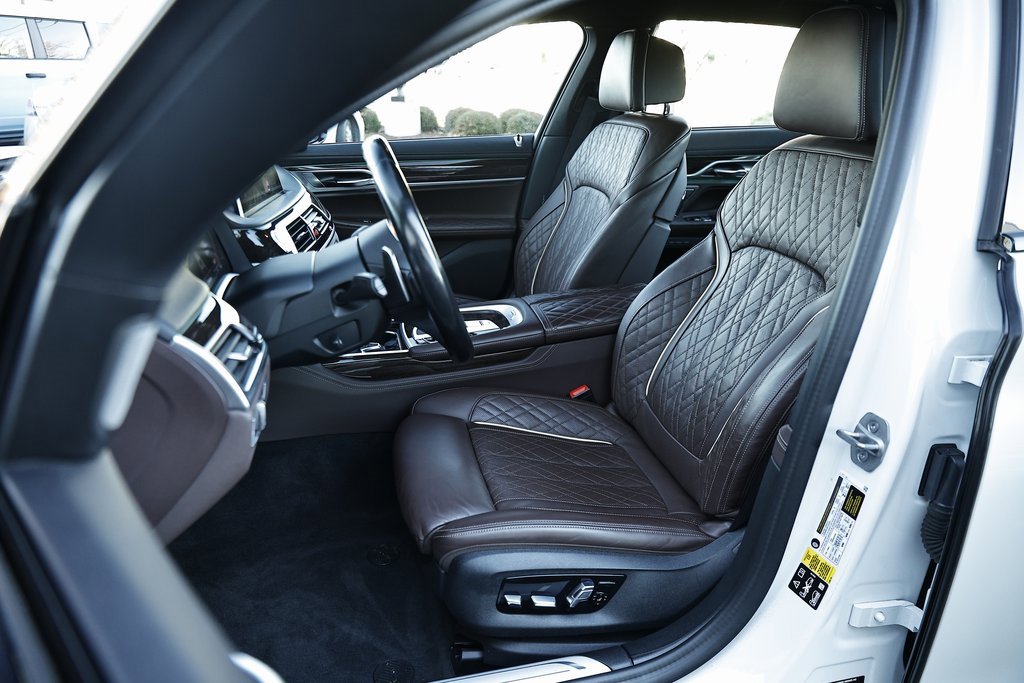 Used 2022 BMW 750i xDrive w/ Luxury Rear Seating Package image 22